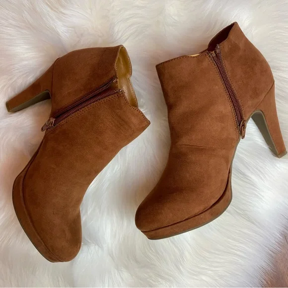 🔥CCO SALE🔥 Unlisted by Kenneth Cole “Film Star” Bootie - Picture 4 of 13